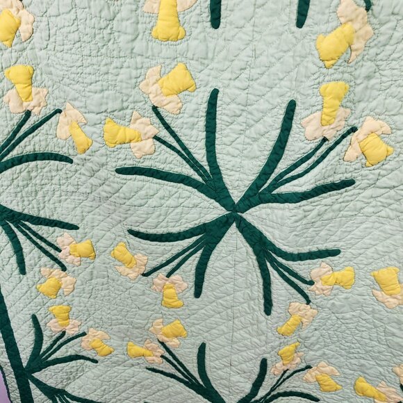 Gorgeous Vintage Hand Made Folk Art Dancing Daffodils Quilt Greens Yellows - Picture 2 of 5